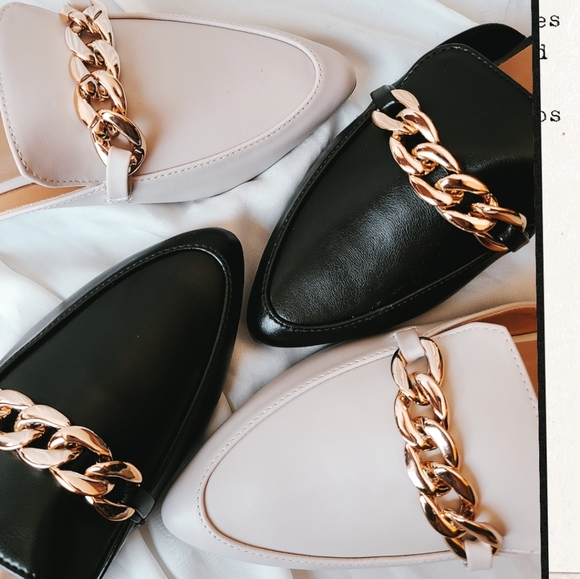 Shoes - 🆕️Pre Fall Edit Collection// Taupe chain Flat